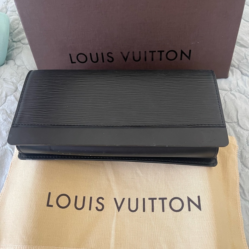 Louis Vuitton Epi Pochette Clutch - like new comes with original box and bag